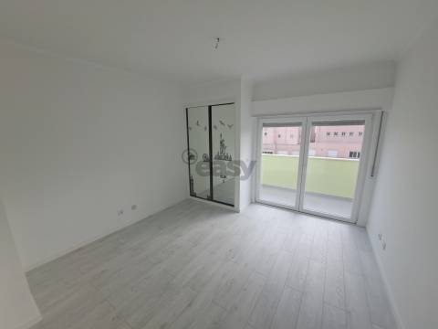 Apartamento T4 Duplex - Avenida de Fitares