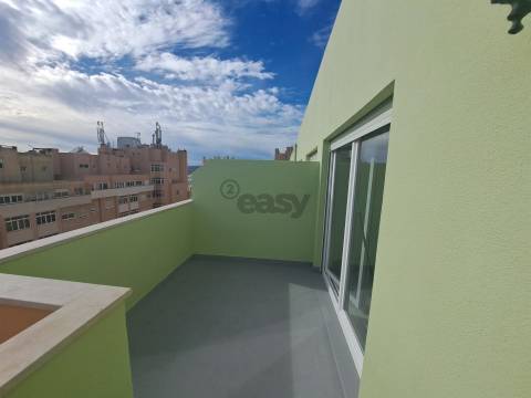 Apartamento T4 Duplex - Avenida de Fitares