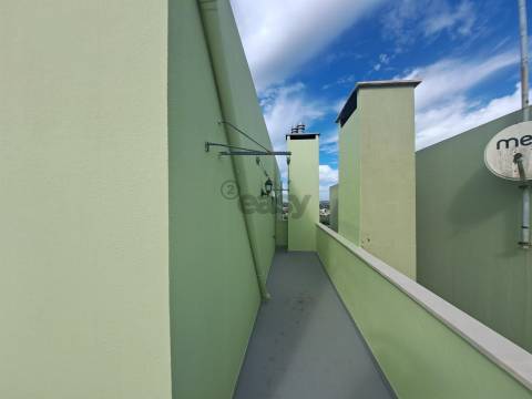 Apartamento T4 Duplex - Avenida de Fitares