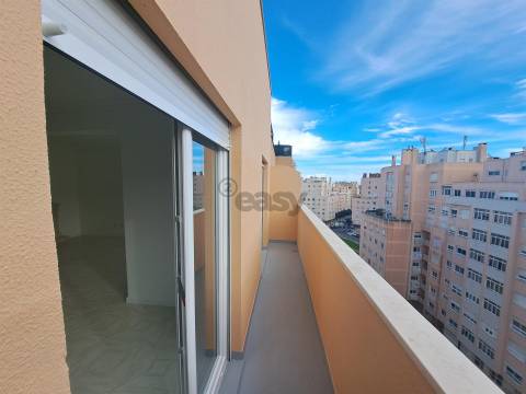 Apartamento T4 Duplex - Avenida de Fitares