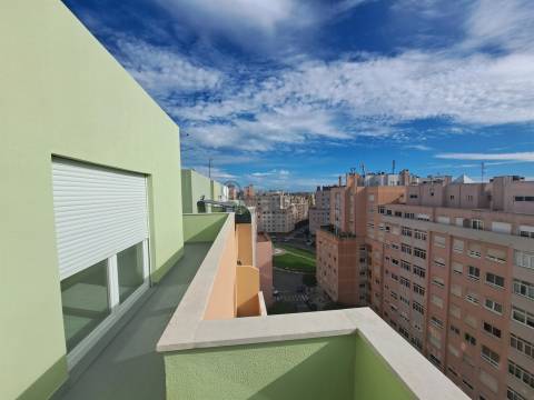 Apartamento T4 Duplex - Avenida de Fitares