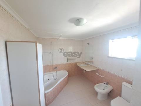 Apartamento T4 Duplex - Avenida de Fitares