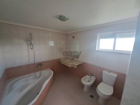 Apartamento T4 Duplex - Avenida de Fitares