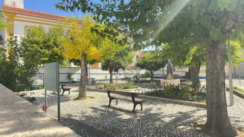 Espaço comercial, equipado, pronto a funcionar, Vila Viçosa