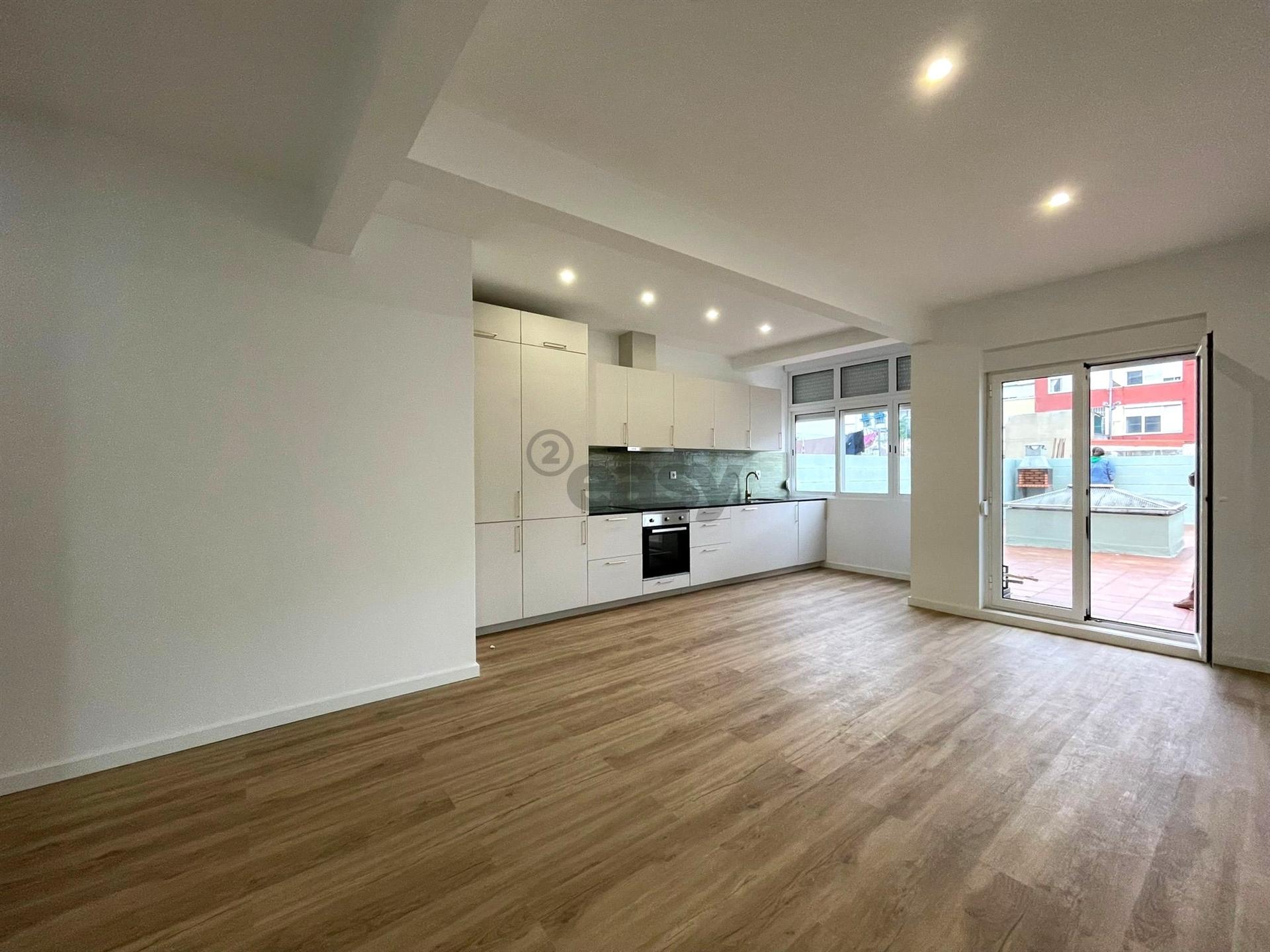 Apartamento totalmente remodelado  para arrendar