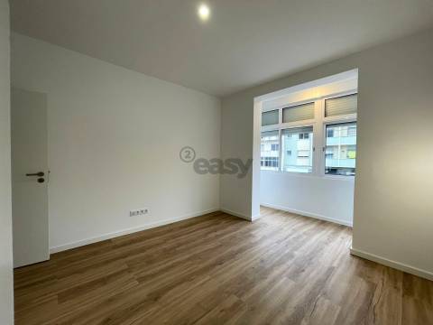 Apartamento totalmente remodelado  para arrendar