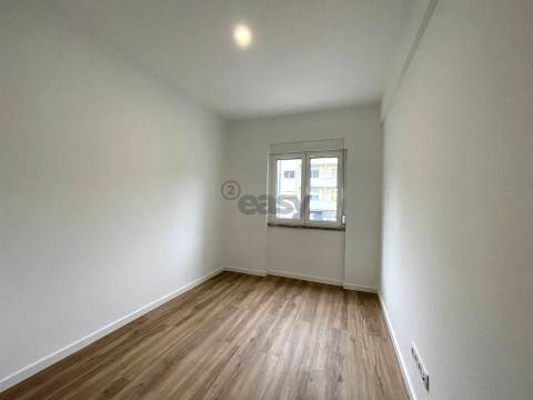 Apartamento totalmente remodelado  para arrendar