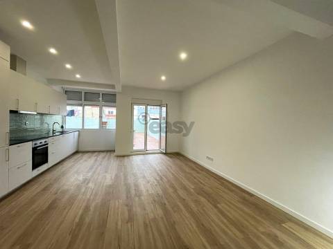 Apartamento totalmente remodelado  para arrendar