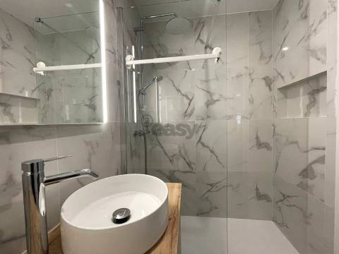 Apartamento totalmente remodelado  para arrendar