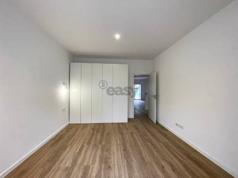 Apartamento totalmente remodelado  para arrendar