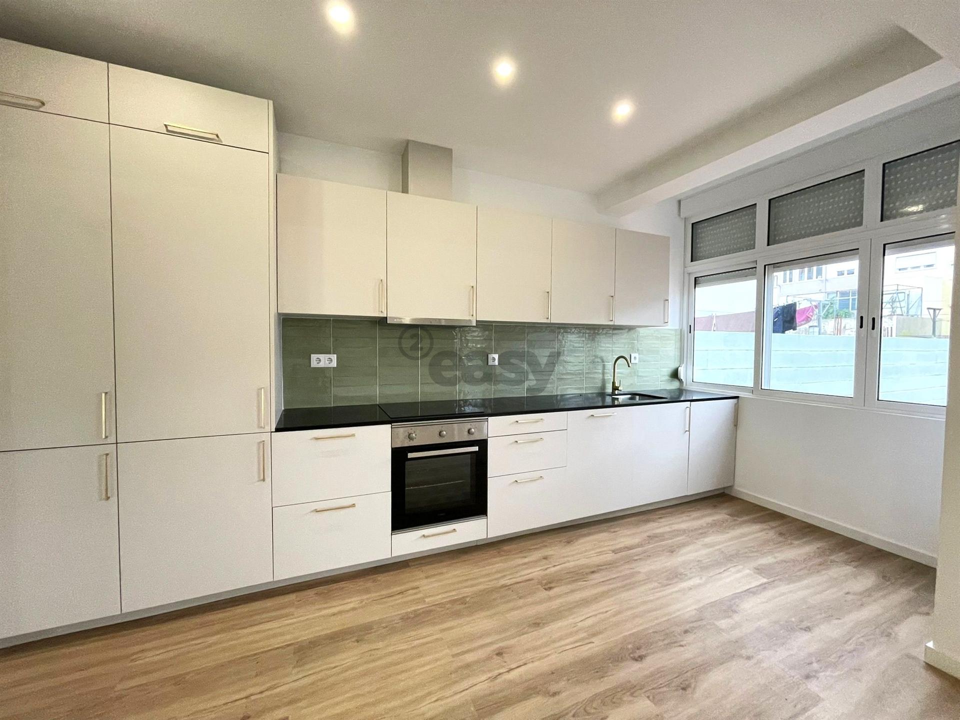 Apartamento totalmente remodelado  para arrendar