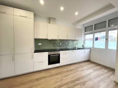 Apartamento totalmente remodelado  para arrendar