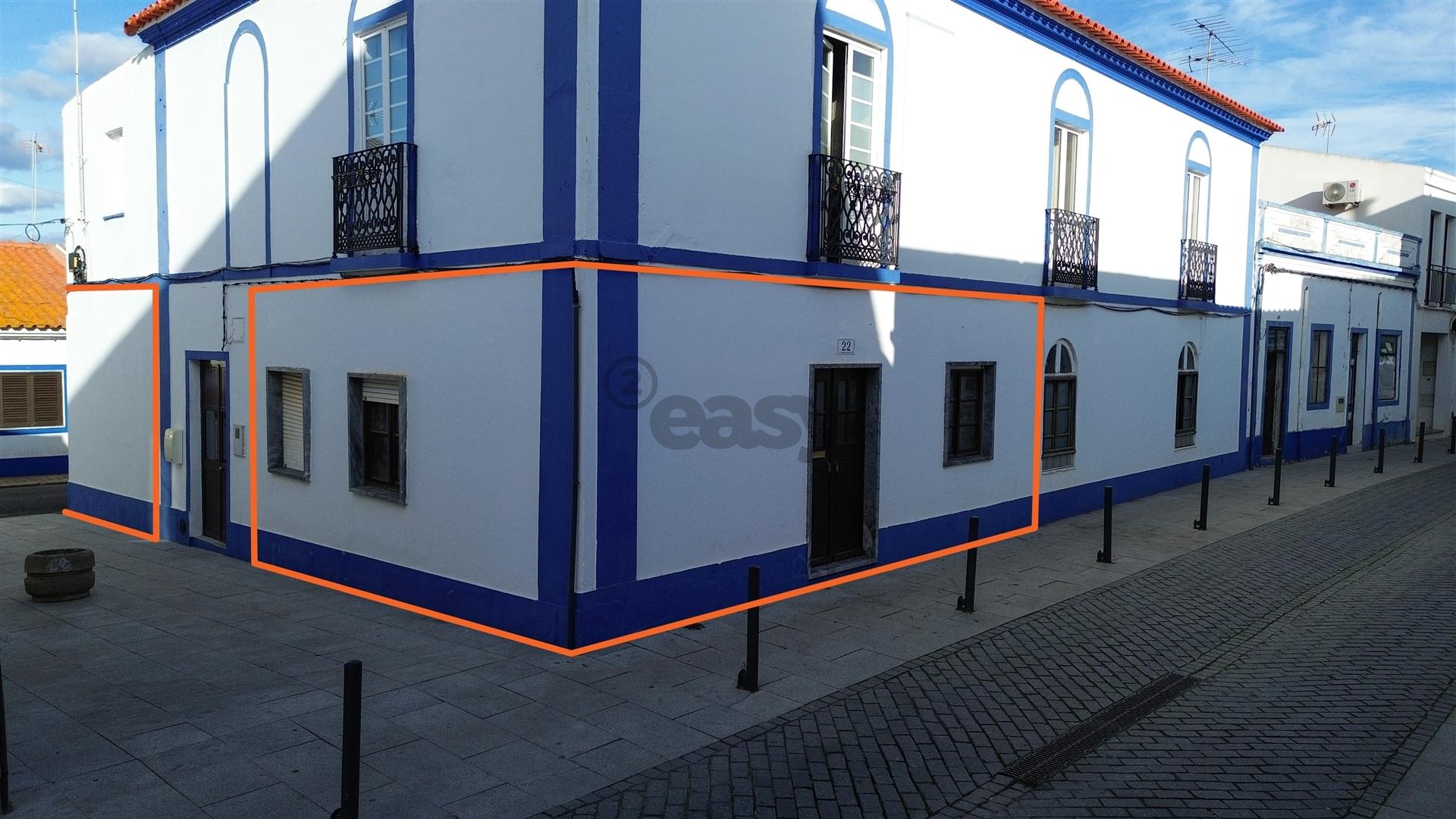 Apartamento T3 para remodelação na zona histórica de Alvalade Sado