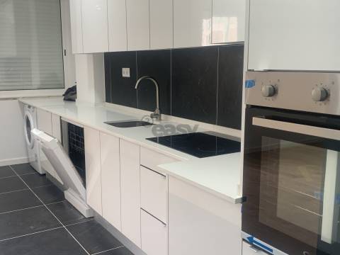 T3 Remodelado Amadora - Oferta da Escritura!
