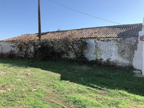 Moradia com 9 divisões para remodelar, Alcaria do Coelho, São Marcos da Ataboeira