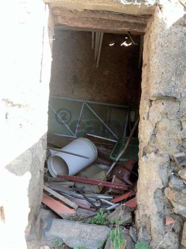 Moradia com 9 divisões para remodelar, Alcaria do Coelho, São Marcos da Ataboeira