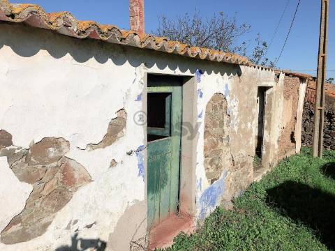 Moradia com 9 divisões para remodelar, Alcaria do Coelho, São Marcos da Ataboeira