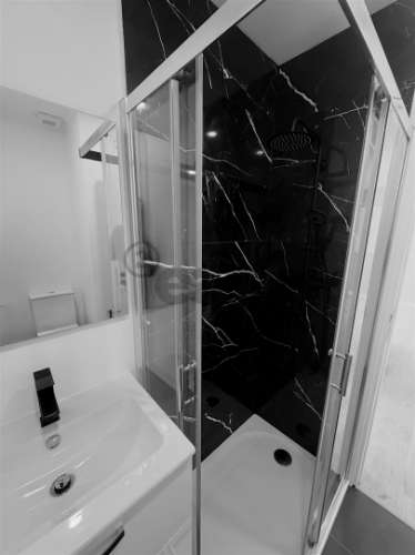 T4 Totalmente Remodelado na Zona Nobre da Damaia