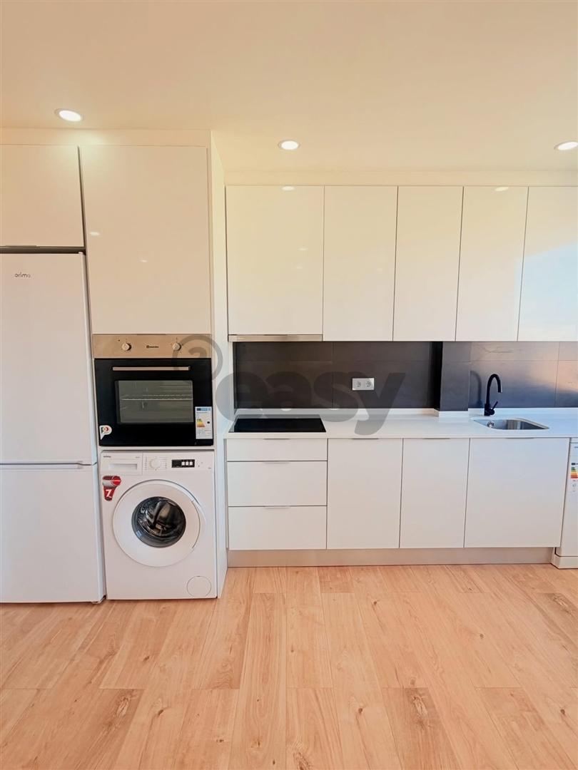 T4 Totalmente Remodelado na Zona Nobre da Damaia