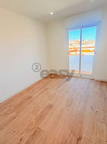 T4 Totalmente Remodelado na Zona Nobre da Damaia