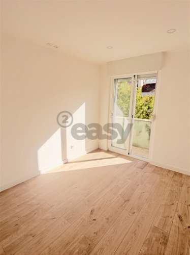 T4 Totalmente Remodelado na Zona Nobre da Damaia