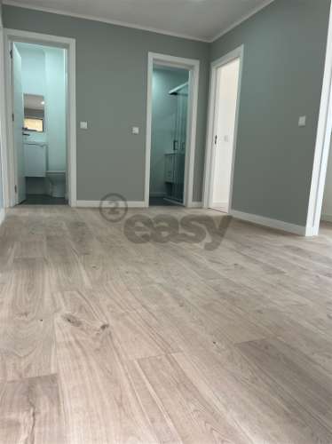 T4 Totalmente Remodelado na Zona Nobre da Damaia