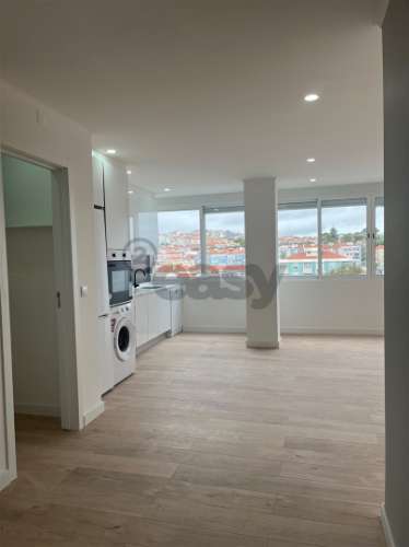 T4 Totalmente Remodelado na Zona Nobre da Damaia