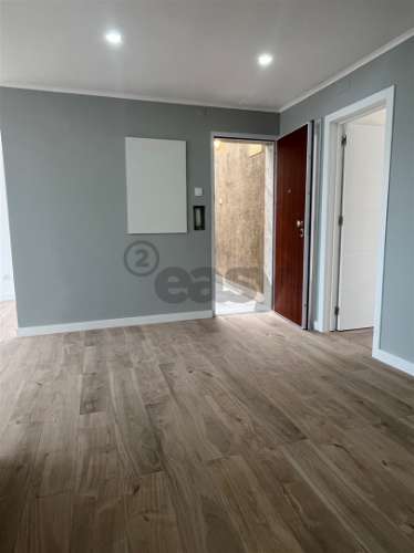 T4 Totalmente Remodelado na Zona Nobre da Damaia