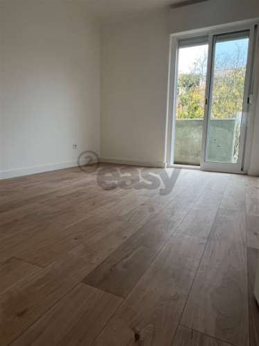 T4 Totalmente Remodelado na Zona Nobre da Damaia