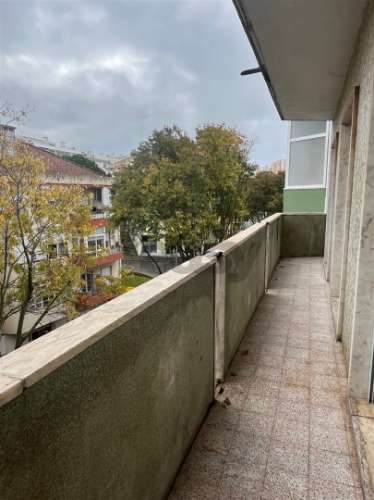 T4 Totalmente Remodelado na Zona Nobre da Damaia