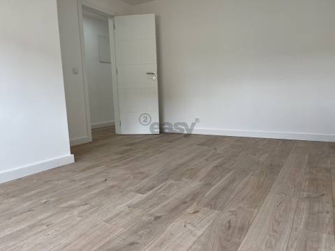 T3 Remodelado Excelente Oportunidade centro de Alverca