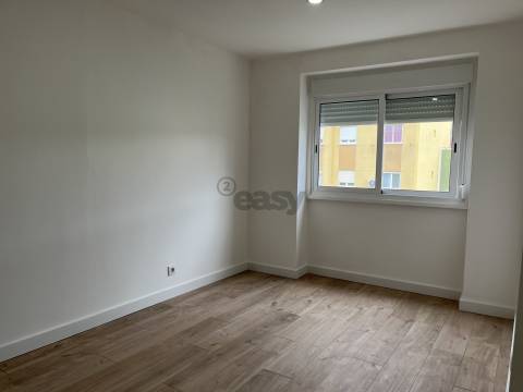 T3 Remodelado Excelente Oportunidade centro de Alverca