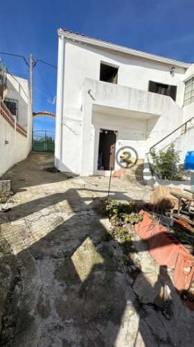 Moradia T4+1 com 9 Divisões em Alvisquer, Belver, Gavião – Habitável e com Potencial