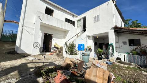 Moradia T4+1 com 9 Divisões em Alvisquer, Belver, Gavião – Habitável e com Potencial