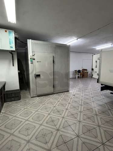 Armazém/Estacionamento Fechado – 155 m² – Tapada das Mercês