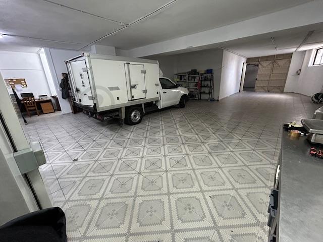 Armazém/Estacionamento Fechado – 155 m² – Tapada das Mercês