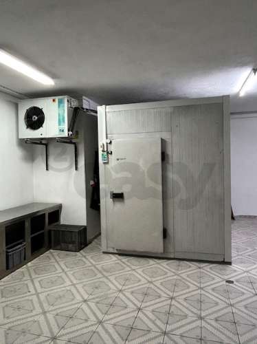 Armazém/Estacionamento Fechado – 155 m² – Tapada das Mercês