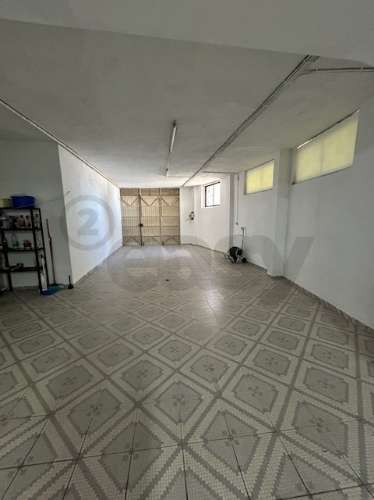 Armazém/Estacionamento Fechado – 155 m² – Tapada das Mercês