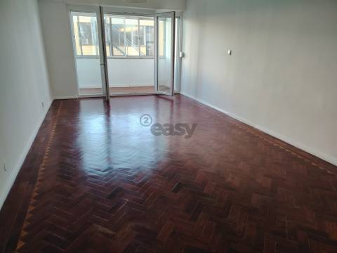 T4 remodelado em Benfica