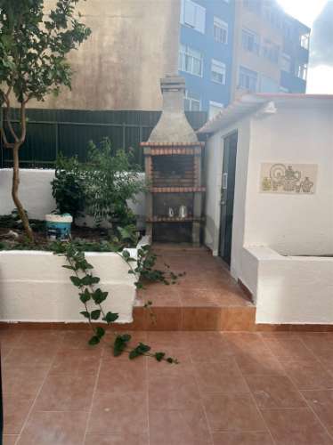 T2+1 para venda com logradouro Junto à Igreja Matriz da Amadora