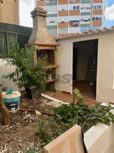 T2+1 para venda com logradouro Junto à Igreja Matriz da Amadora