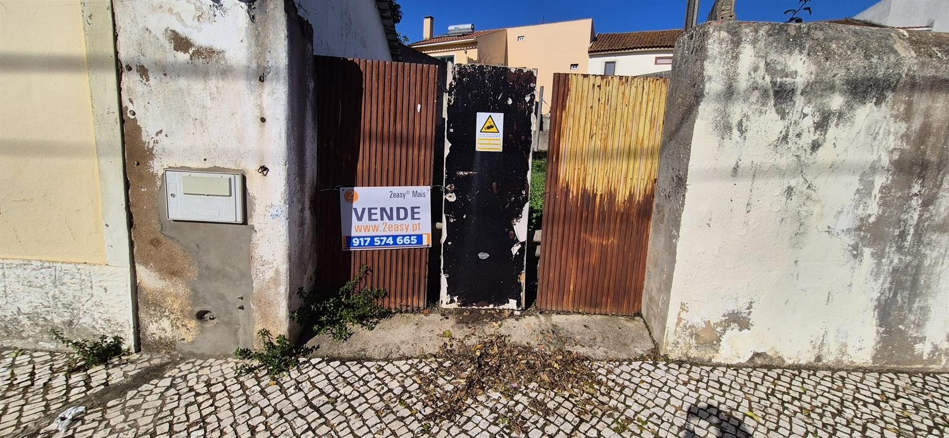 Lote de terreno 326m² na Vermelha, Cadaval