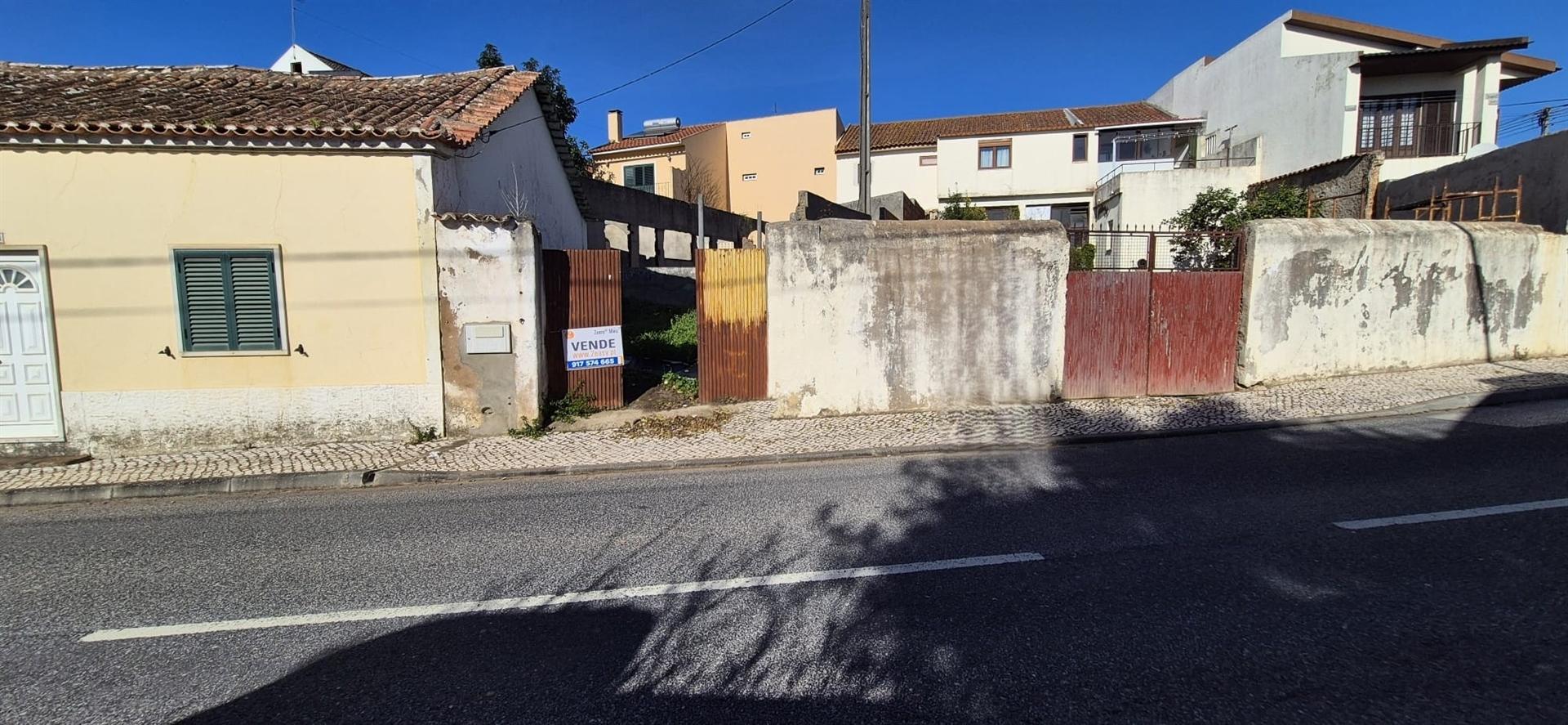 Lote de terreno 326m² na Vermelha, Cadaval