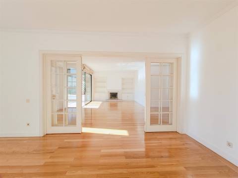 Apartamento Exclusivo T3 + 2 no Prestigiado Pátio Bagatela – Amoreiras, Lisboa