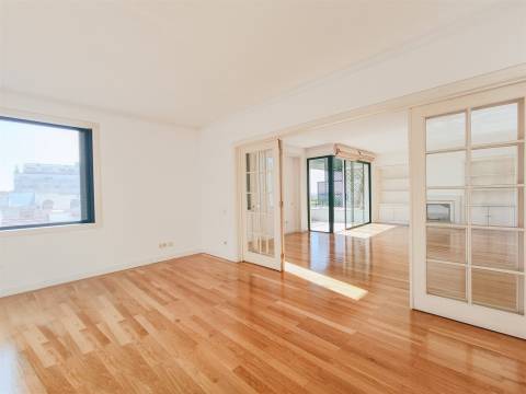 Apartamento Exclusivo T3 + 2 no Prestigiado Pátio Bagatela – Amoreiras, Lisboa