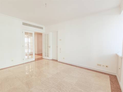 Apartamento Exclusivo T3 + 2 no Prestigiado Pátio Bagatela – Amoreiras, Lisboa