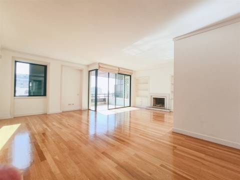 Apartamento Exclusivo T3 + 2 no Prestigiado Pátio Bagatela – Amoreiras, Lisboa