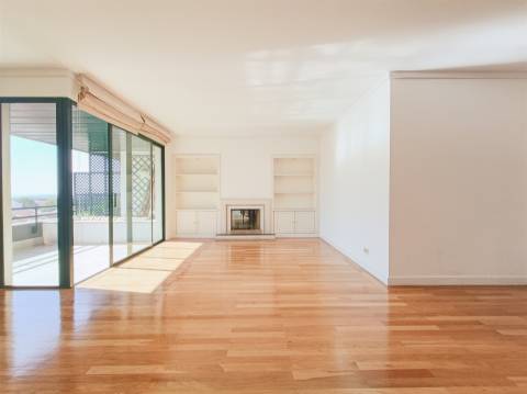 Apartamento Exclusivo T3 + 2 no Prestigiado Pátio Bagatela – Amoreiras, Lisboa