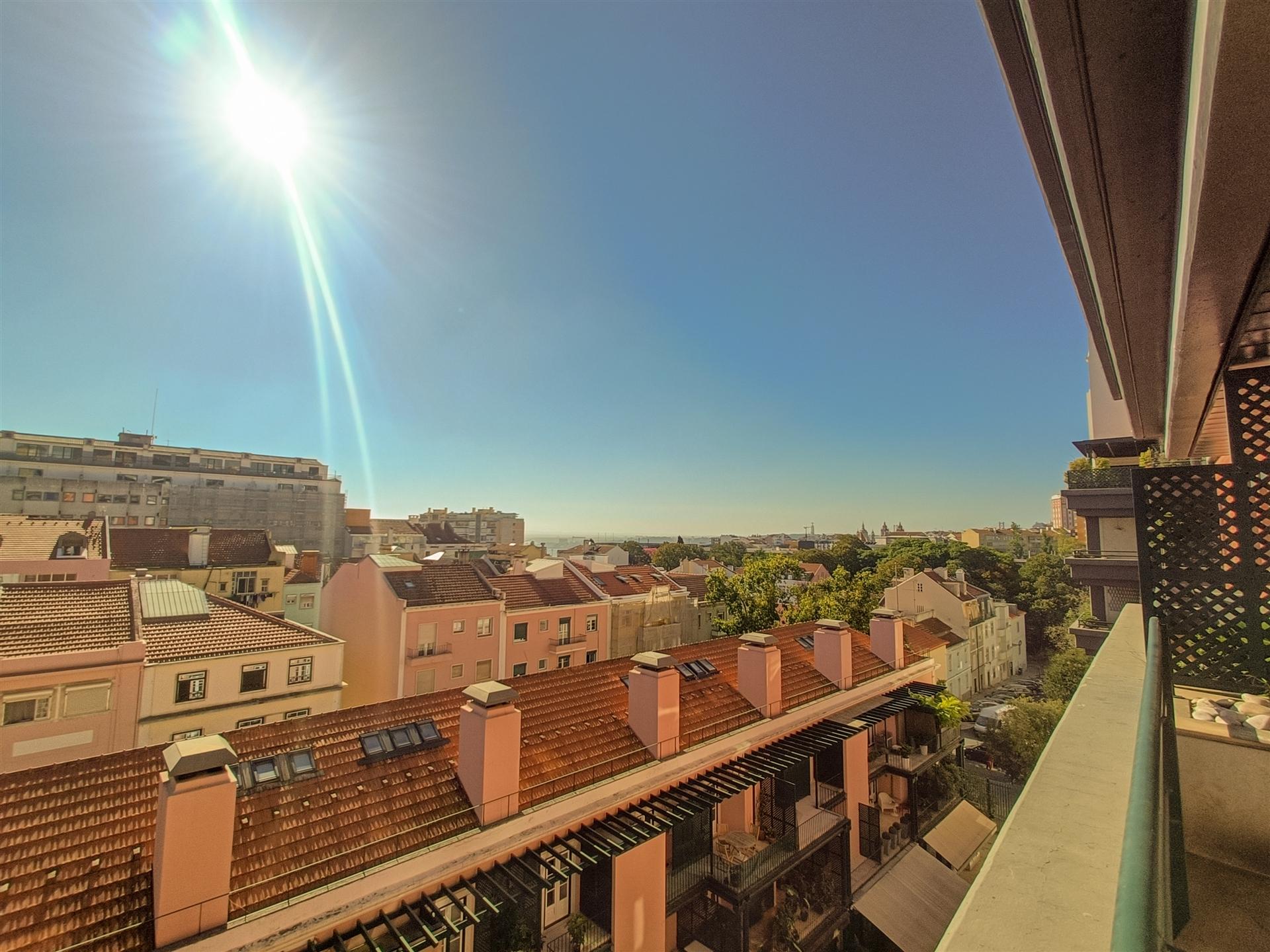 Apartamento Exclusivo T3 + 2 no Prestigiado Pátio Bagatela – Amoreiras, Lisboa