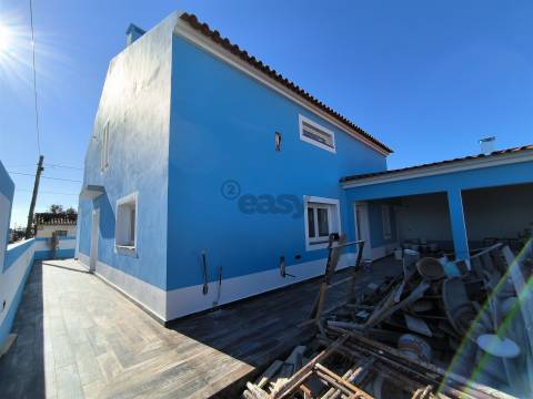 Moradia T2 com Garagem Dupla e Espaço Exterior em Ermidas-Sado